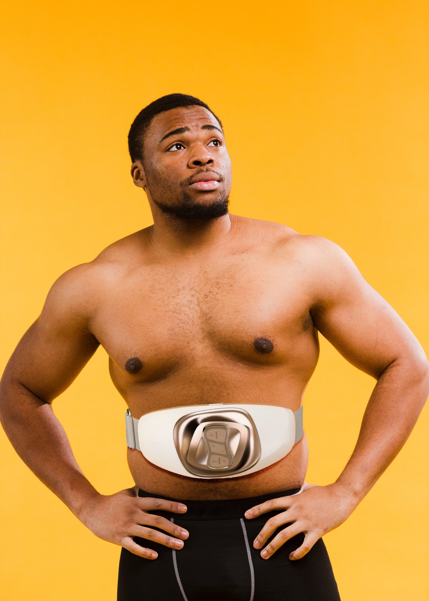 La ceinture Bodysvelte porter par un homme pour compléter la séance de sport ou pour lutter contre des douleur.